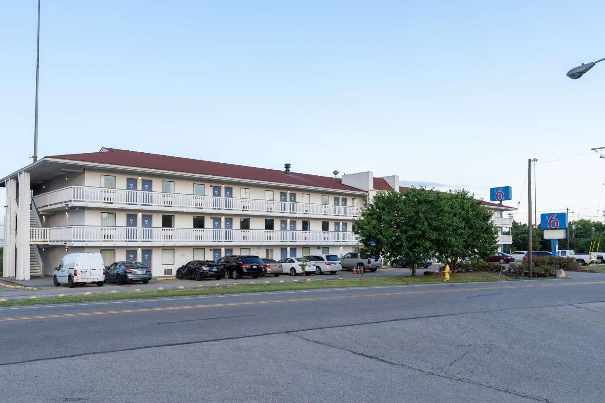Motel 6-Cincinnati, Oh Шаронвилл Экстерьер фото